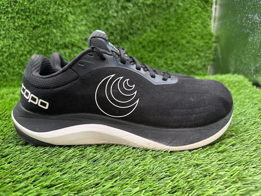 Topo Athletic Ultrafly 4 W056 Athletic Sneaker Women 9.5 Black Mesh Training Gym